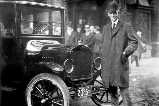 Henry Ford introduziu a produção em massa na indústria automobilística americana